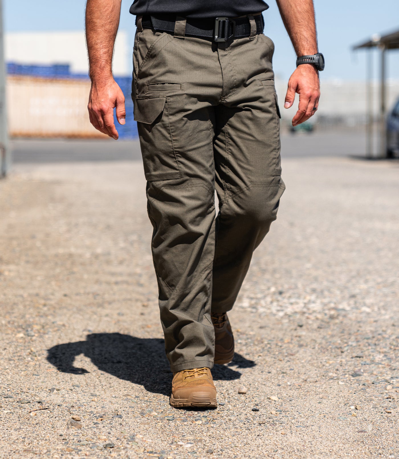 Lifestyle Photo of Men's 5" Operator Boot in Coyote